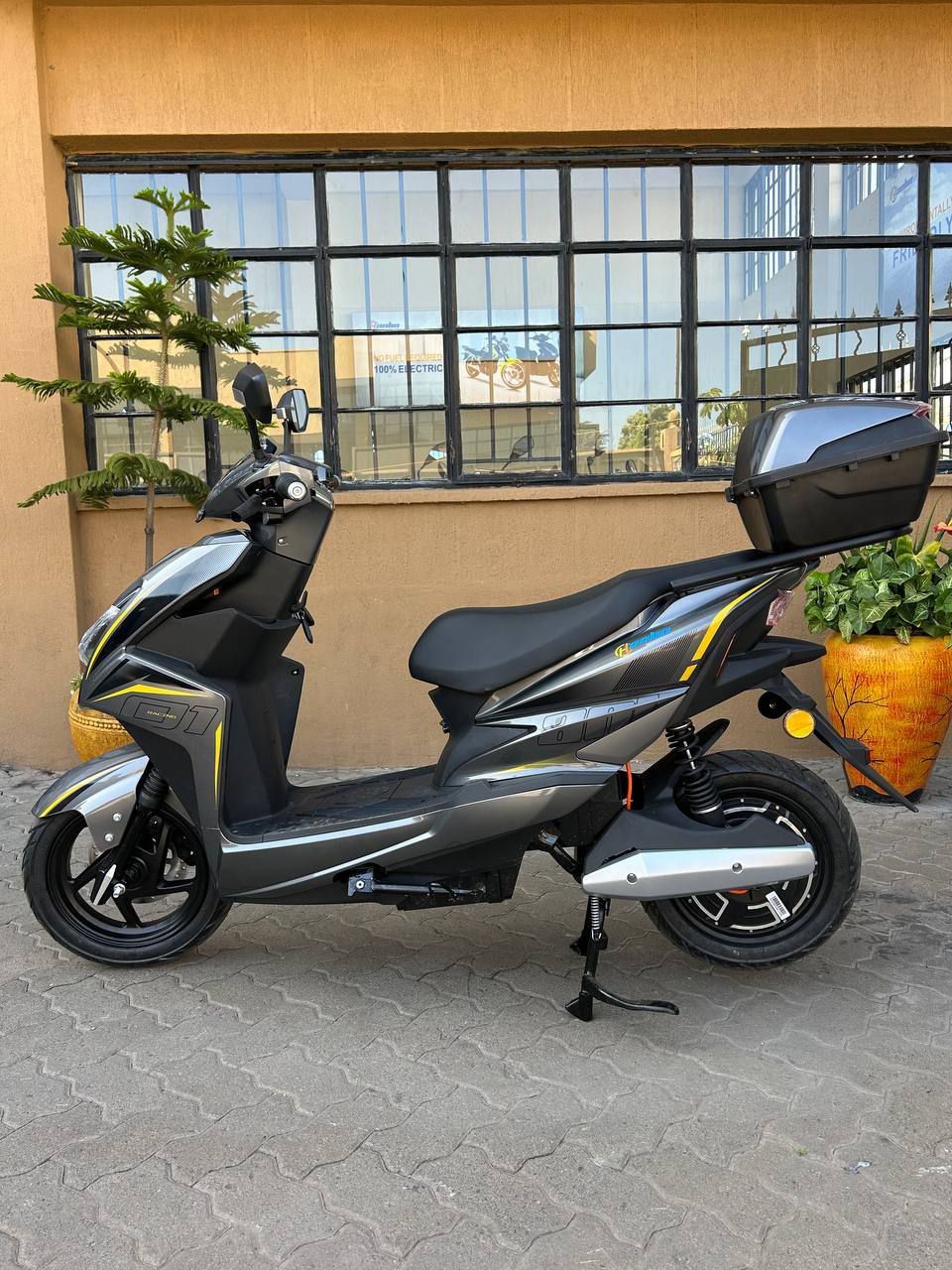 Hanlin - ZY Electric Scooter, Electric Scooter, Electric Motorcycle, Electric sports bike, Battery - 72V20AH Lead Acid, Motor - 1500W Brushless, Loading Capacity - 150kg, Max speed -65km/h, Range 60km