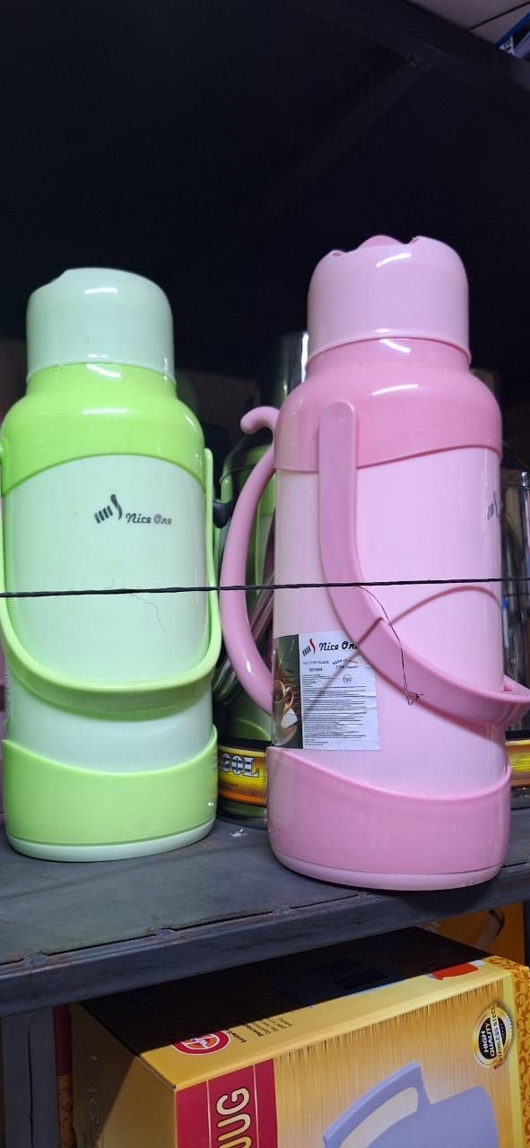3.2l plastic thermo flask Grade Vacuum Flask•Keeps hot for 24 hours efficiently•Holds Temperatures Cold efficiently•Slim and Smart Design•Durable and easy to carry•Plastic Rimmed/Lined drinking cup