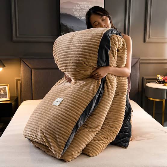 6*6 SINGLE DUVET. 1pc Single velvet woolen duvet Warm and cozy, Soft and durable Duvet.