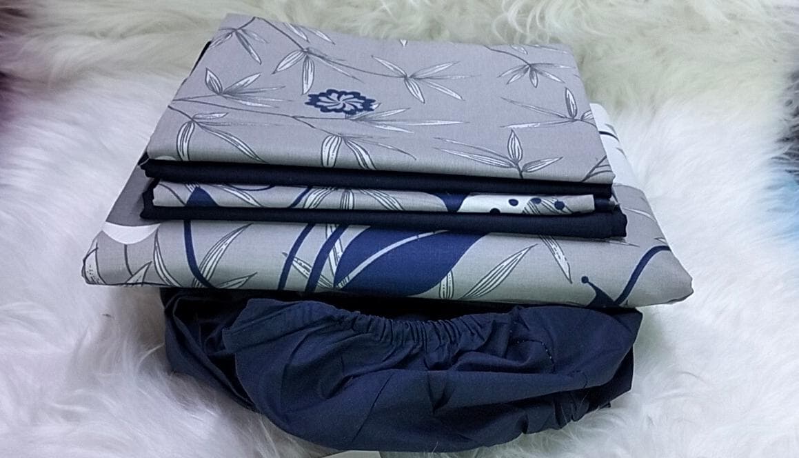 6*7 6 PC Mix and Match Bedsheets. 1 pc pattern bedsheet, 1 pc plain fitted bedsheet and 4 pcs pillow cases.