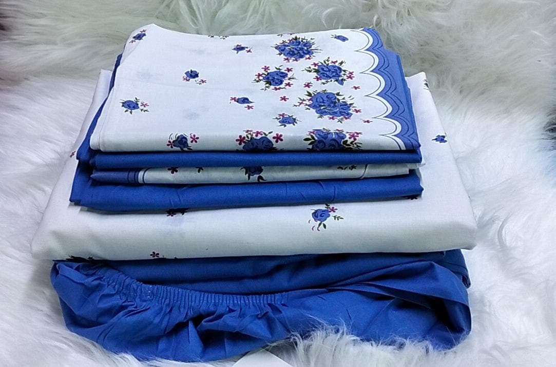 6*7 6 PC Mix and Match Bedsheets. 1 pc pattern bedsheet, 1 pc plain fitted bedsheet and 4 pcs pillow cases.