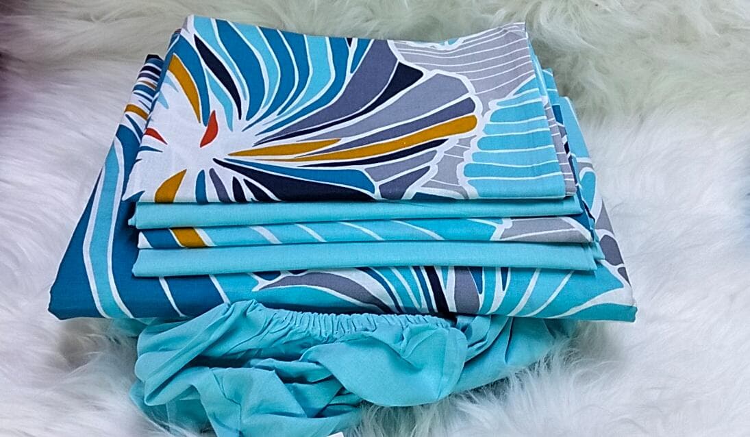 6*7 6 PC Mix and Match Bedsheets. 1 pc pattern bedsheet, 1 pc plain fitted bedsheet and 4 pcs pillow cases.