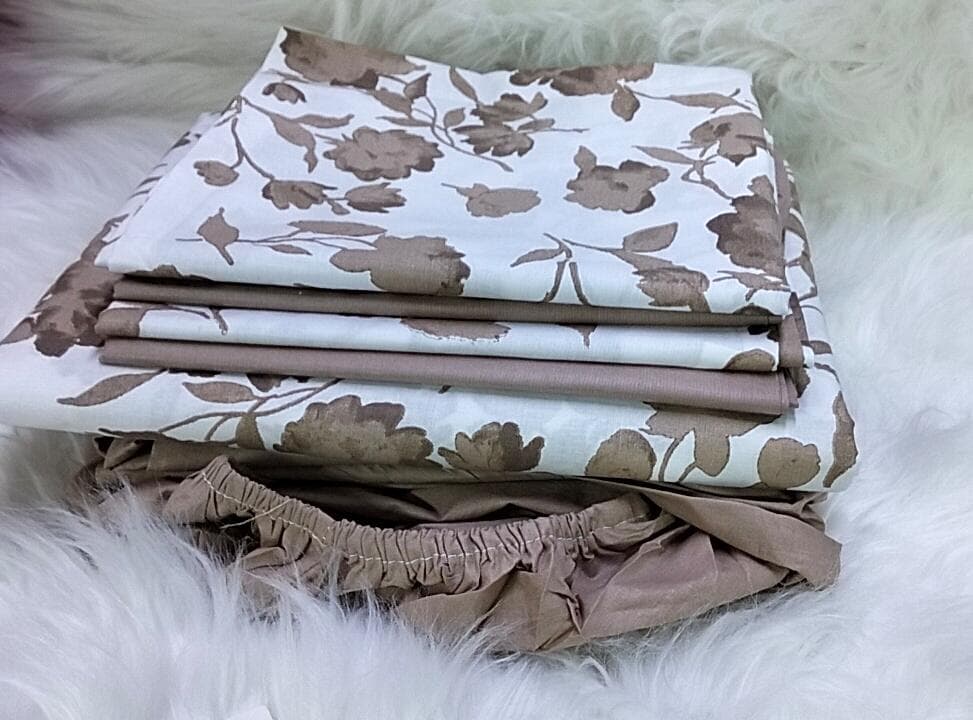 6*7 6 PC Mix and Match Bedsheets. 1 pc pattern bedsheet, 1 pc plain fitted bedsheet and 4 pcs pillow cases.