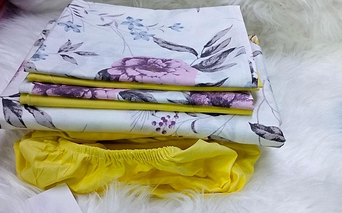 6*7 6 PC Mix and Match Bedsheets. 1 pc pattern bedsheet, 1 pc plain fitted bedsheet and 4 pcs pillow cases.