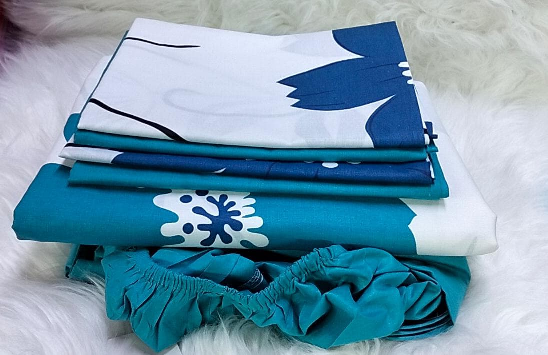 6*7 6 PC Mix and Match Bedsheets. 1 pc pattern bedsheet, 1 pc plain fitted bedsheet and 4 pcs pillow cases.