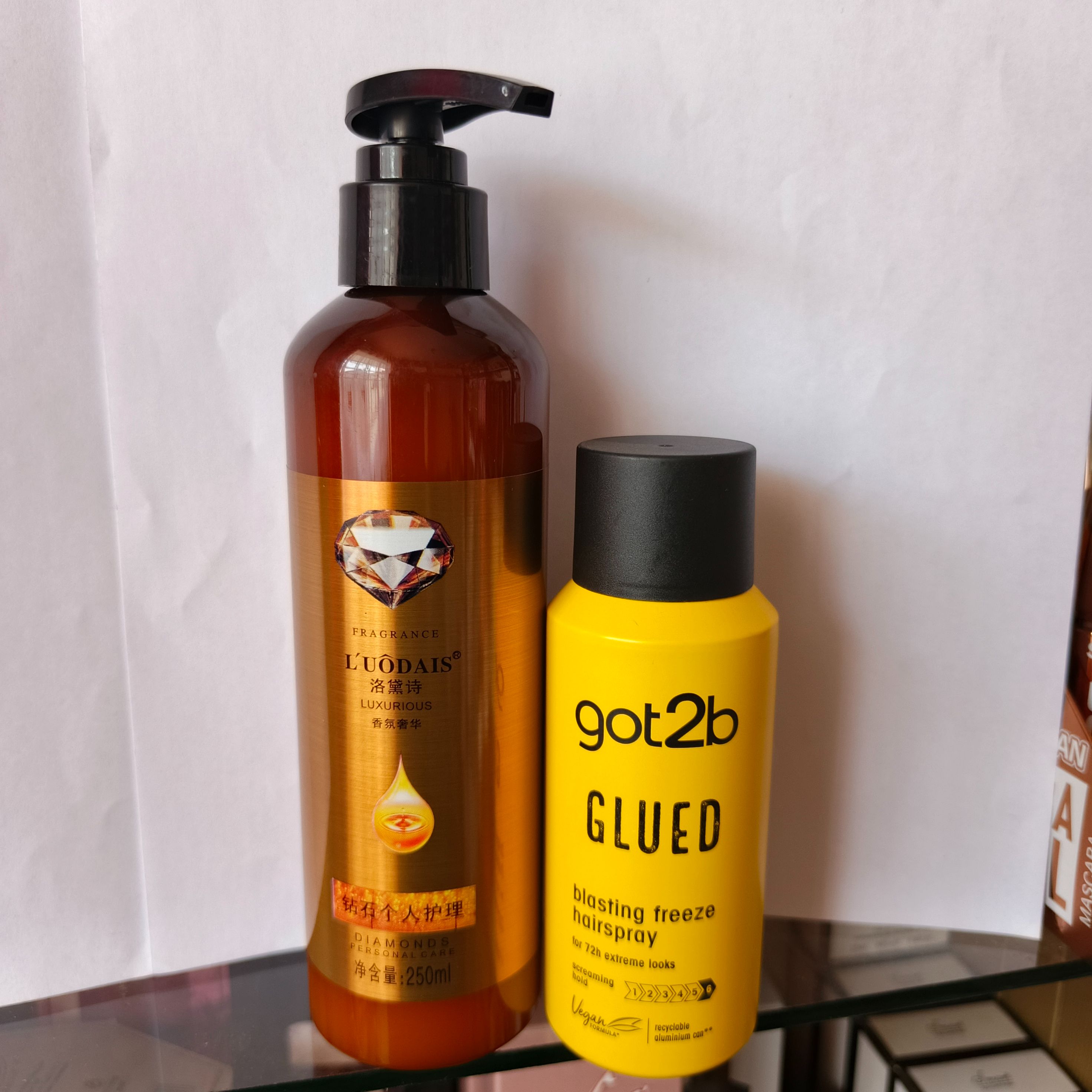Got2b Blasting freeze spray  + FREE Human hair curl keeper
Wig Hair spray glue + free curl keeper