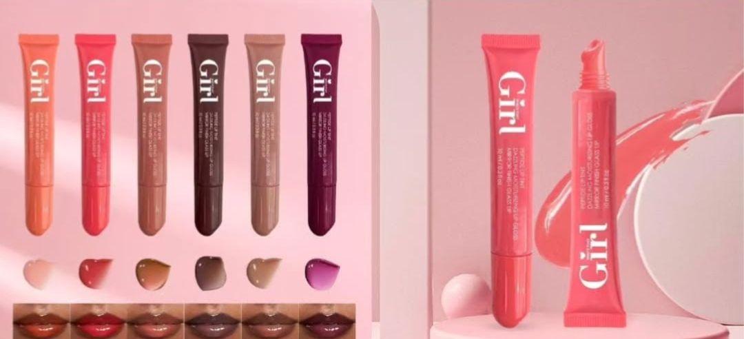 Girl moisturizing Lip gloss, Makeup lip gloss