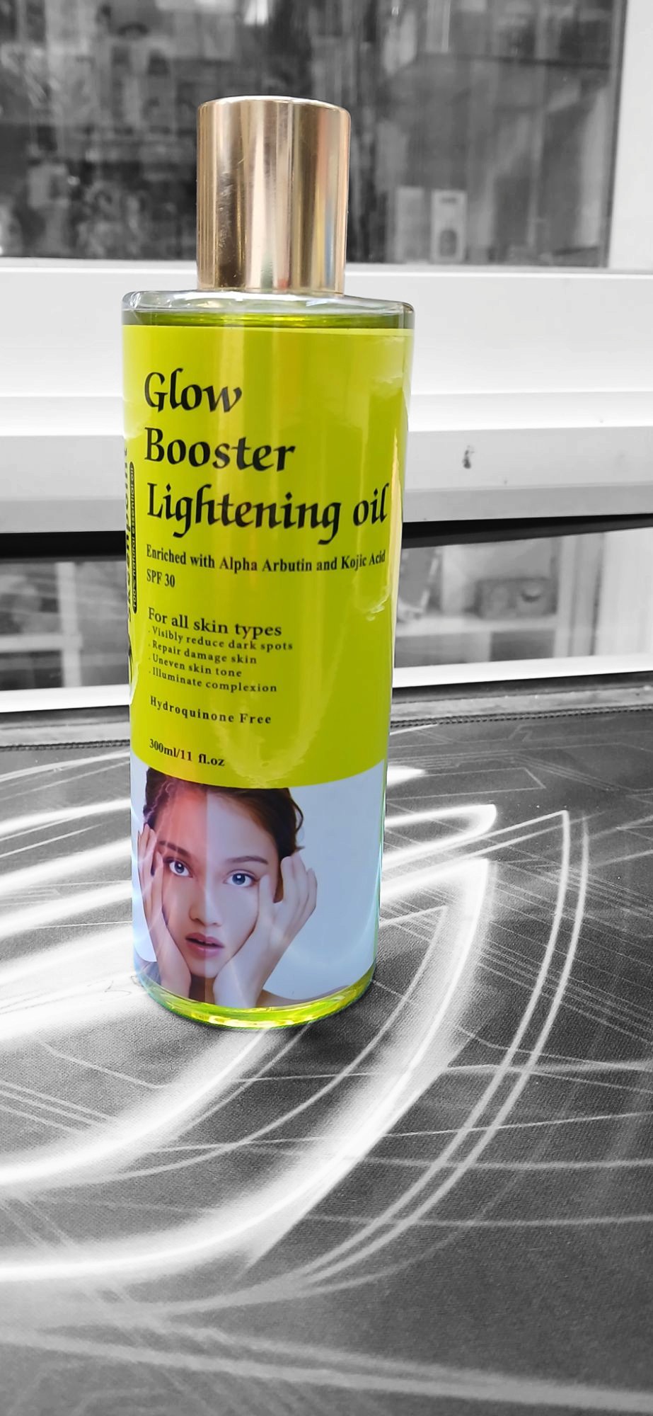 Glow booster Lightening Oil - Enriched with Alpha Arbutin & Kojic Acid - Reduce Black Spots, Repair Damaged Skin, Uneven Skin Tone, & Illuminate Complexion - 300ml