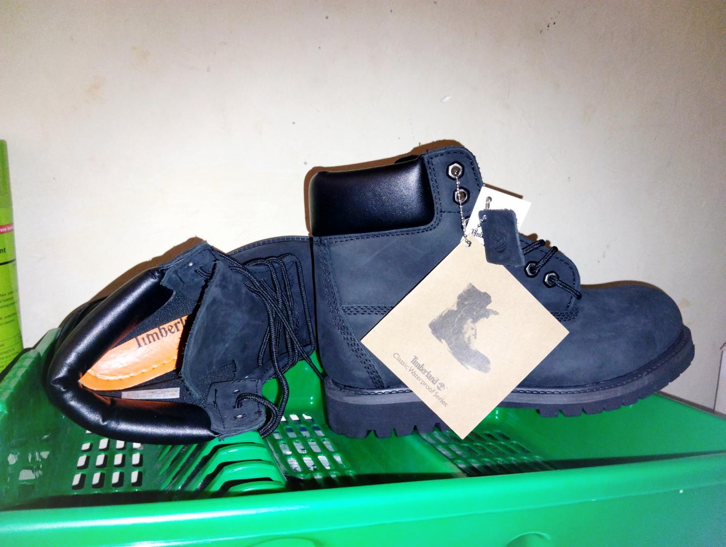 [ONE TIME OFFER: ONE PAIR ONLY] BLACK Timberland  BOOTS Premium Waterproof Black Boots Men Size 40