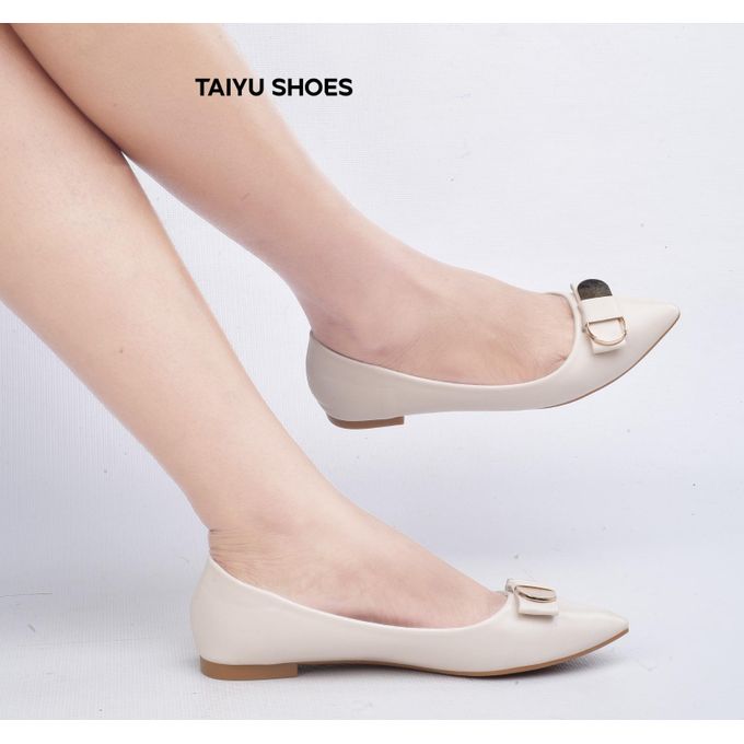 Light Ladies Fashion doll shoes, available in assorted colors and sizes 37-42