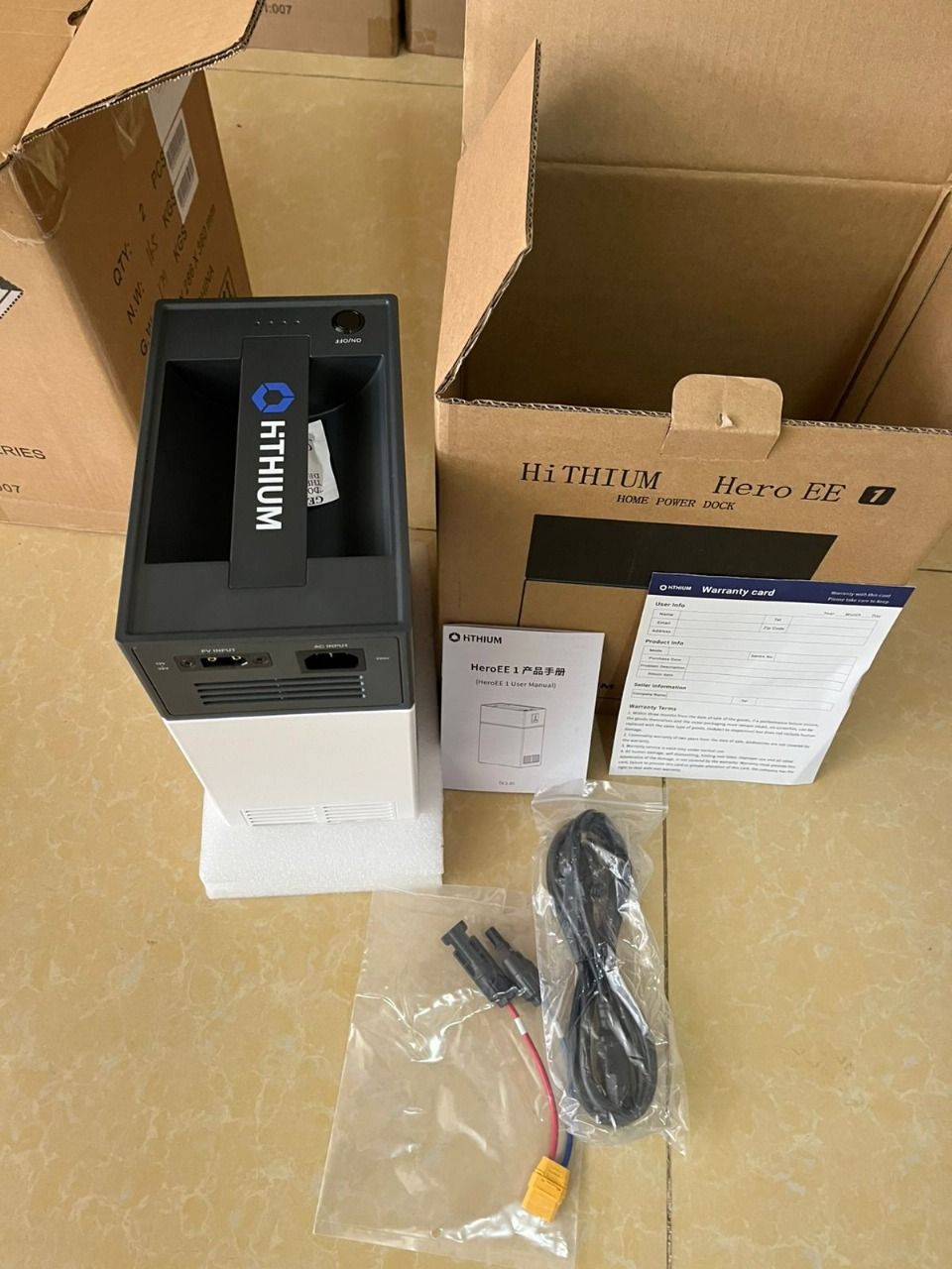 Portable Powerbank Station solar power Lithium 3 In 1 Inverter+Battery+Solar Controller Output 200W Rated Power 1004Wh Hithium super power bank UPS Plug