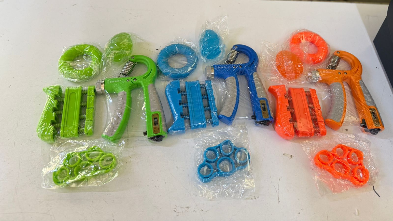 Adjustable Hand Grip Set(With Digital Counter) Stress Ball
💢Grip ring
💢Grip master
💢Finger Stretcher
💢adjustable hand gripper