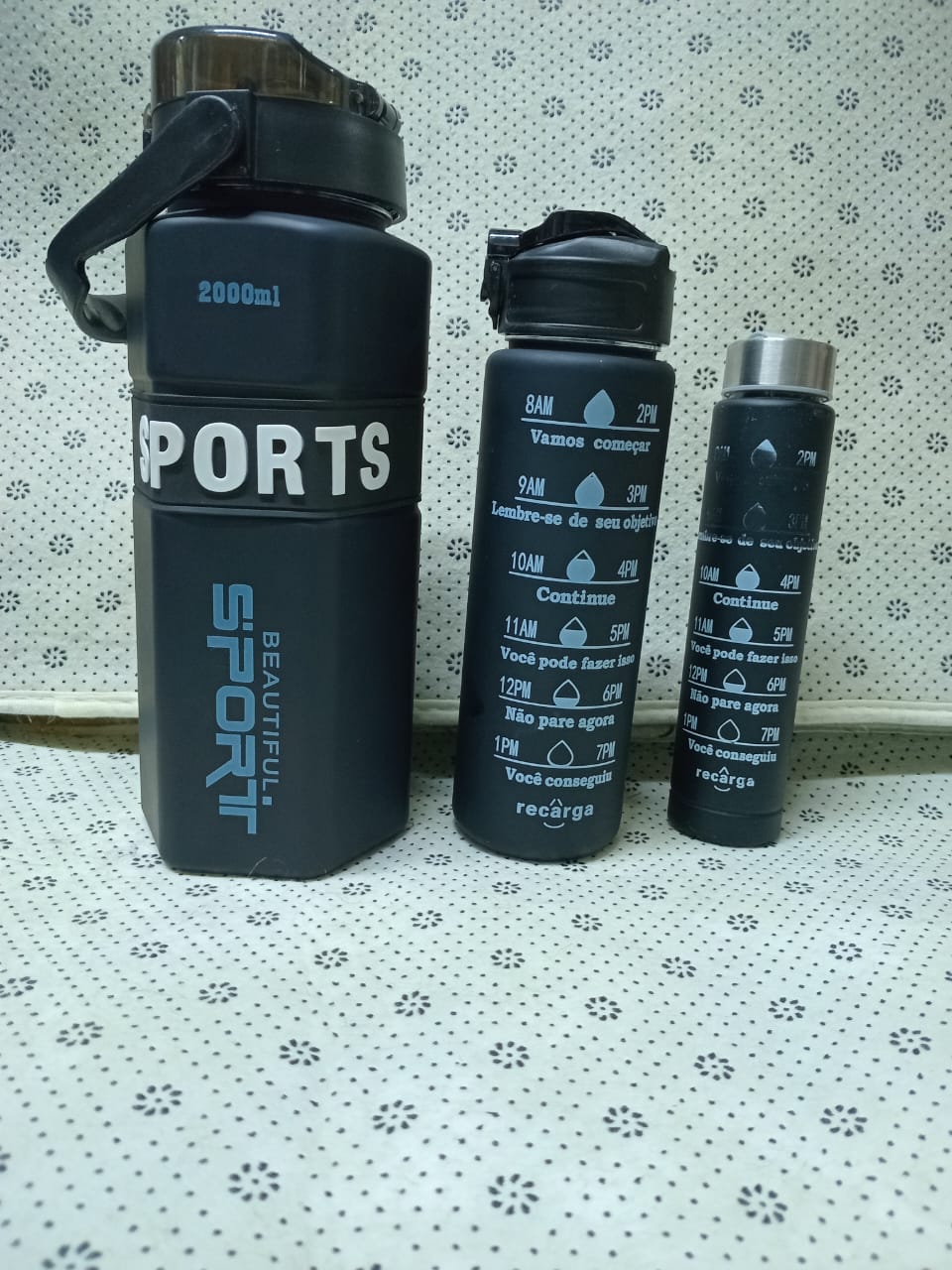 3 In 1 Color Motivational Water Bottle With Stickers.Power water bottle set: includes 3 bottles -3 half gallon/64oz/2l+1l/32oz+0.5l sports bottles, with a time mark and lid
Leak proof: Designed with a