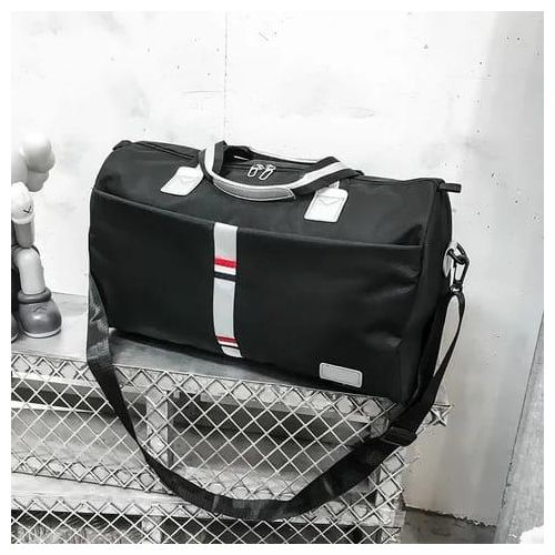 Fashion Unisex Duffel/Travel/Gym bag with Shoulder Strap.Large Capacity duffel bag for men or women.
Waterproof : The gym bag is waterproof, even when it rains
Multi Pockets : There are 2 large compar