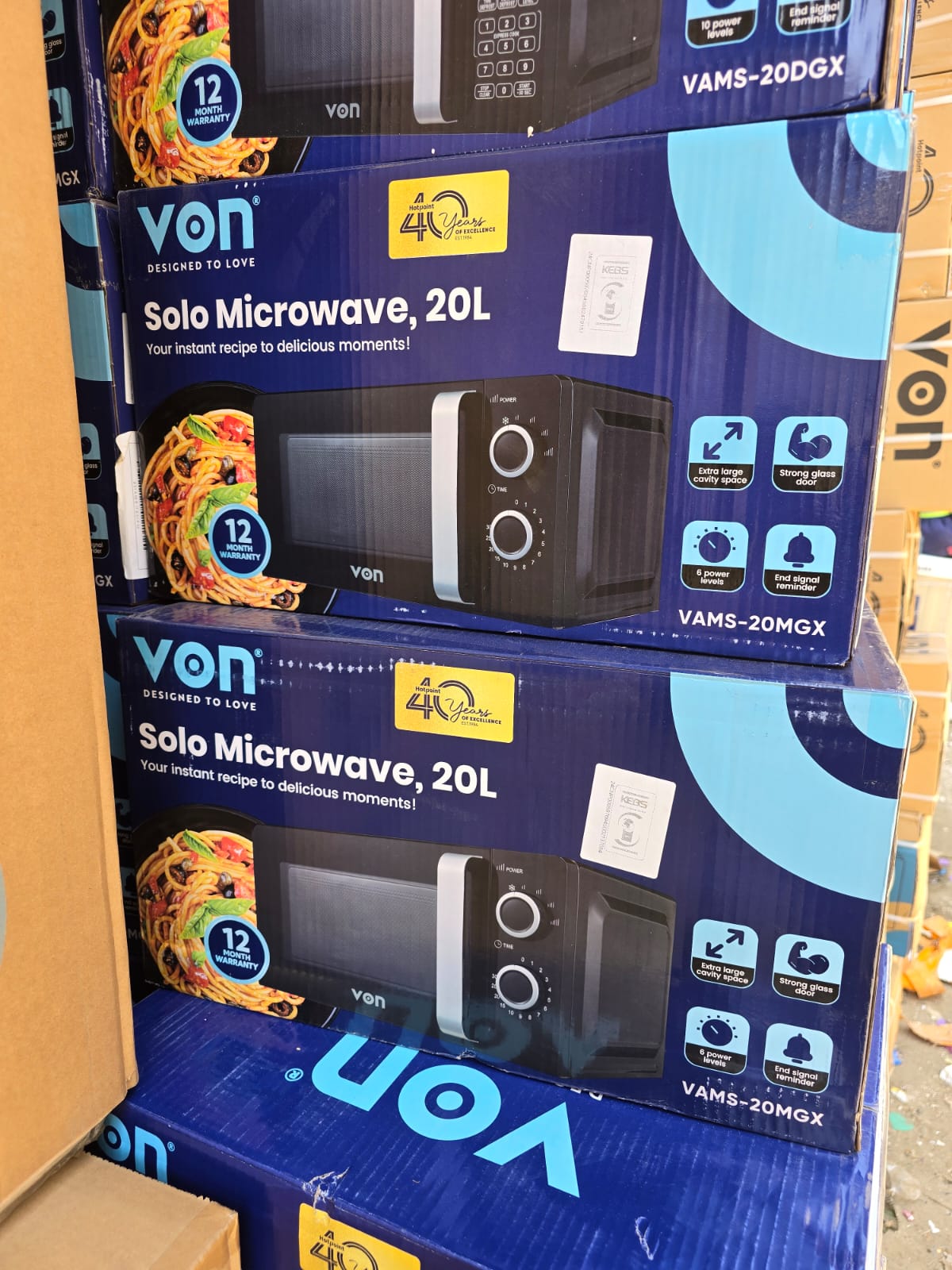 VON Manual 20 Litres Microwave.Key Features
1:20L Mechanical microwave
2:Brand: Von Hotpoint
3:Two selector knobs (black and silver finish) Power selector knob – 6 power levels (Low, Defrost, Medium-L