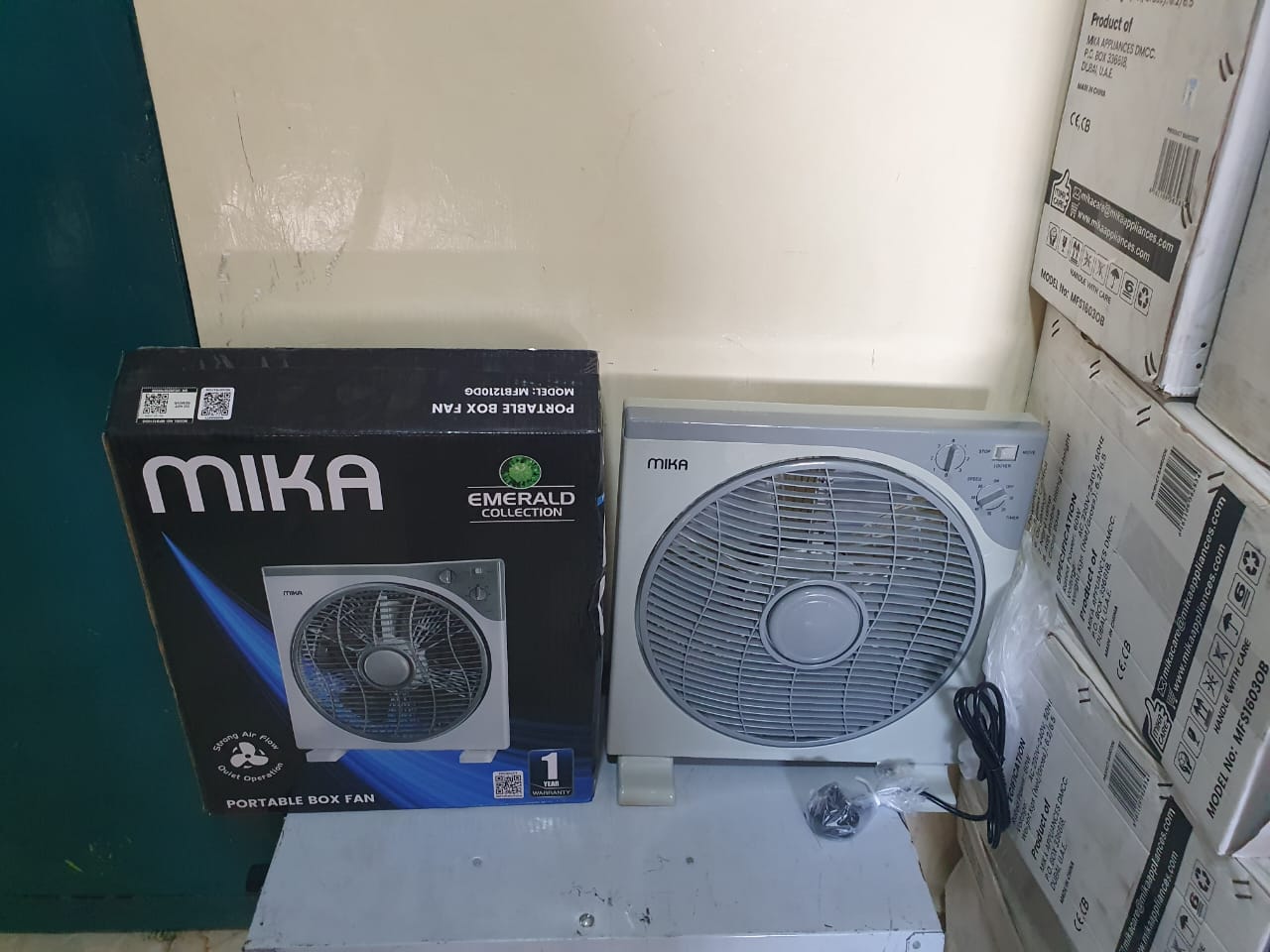 ❗️🪄UPGRADE YOUR LIVING ROOM 😎🍃Mika MFB1210/DG, 12" Square Box Fan, 60W.Box Fan 12 Inch
60W
5 Strong blades for powerful airflow
60mins Timer
360˚ Air circulation
Oscillation switch
Low noise
Light