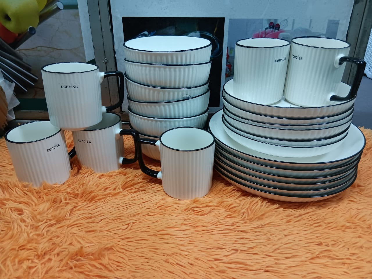 🍌😎✴️ 24 PIECE JAPANESE COMBO Ceramic set.➖ 6 Cups.➖ 6 Bowls(6 Inches).➖ 6 Plates(8 inches)🥵 6pcs plates(10inch)🍌▪️