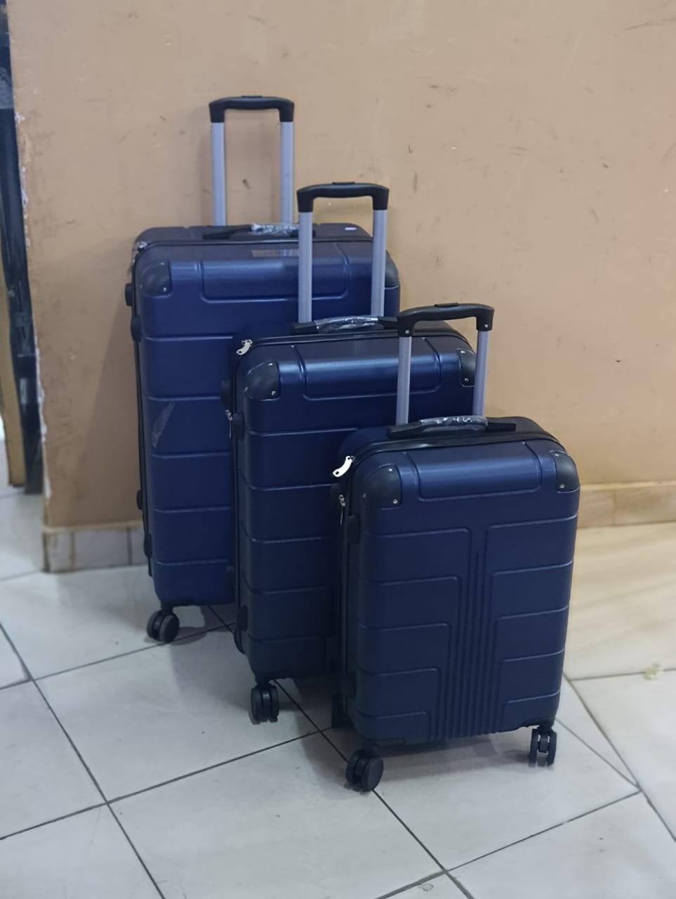 PRICE DROP
3 in 1 Luxurious Fibre Suitcase*

▪️Zipper closure frame.
▪️360 Easy-glide spinner wheels. 
▪️Telescopic handle system locks in multiple levels to adapt.
▪️Compression straps keep clothing