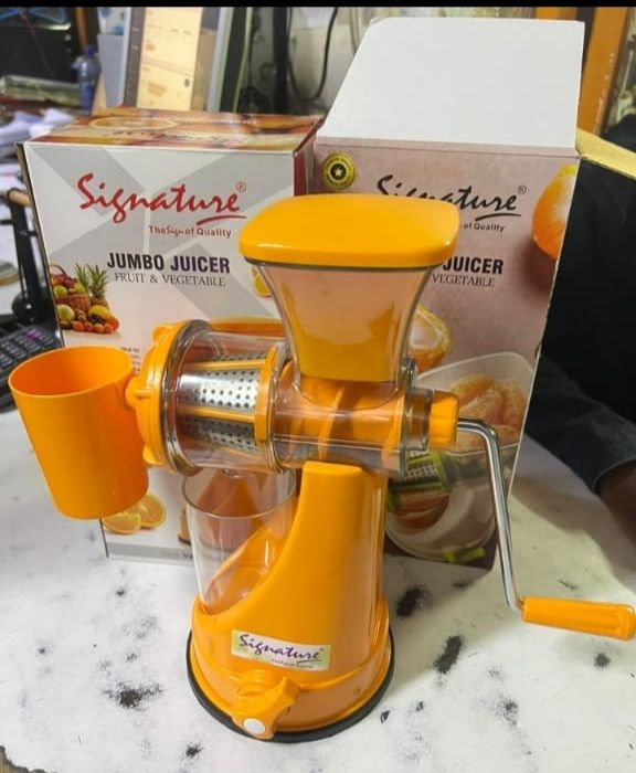 Signature Manual Juicer,Manual Orange Juicer and Professional Citrus Juicer for Orange Juice Pom Lime Lemon Juice, Commercial Lemon Squeezer and Orange Crusher, Easy to Clean, Yellow