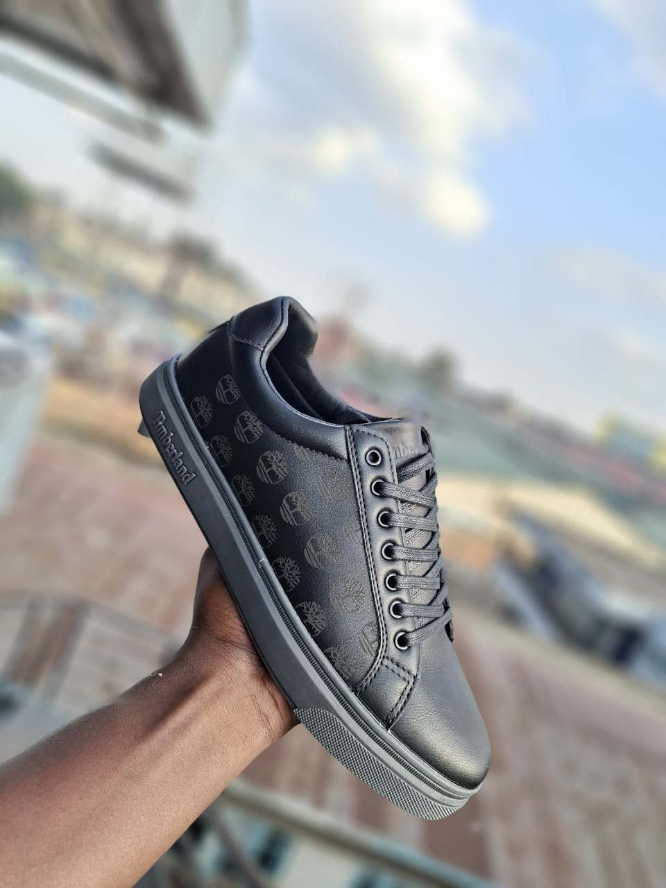 [ SHOP SMART AND SAVE BIG AT AN AMAZING OFFER PRICE 🤩🤩✨ !!! ] 1Pair Brand New High Quality Durable & Comfortable Timberland black plain  Sneakers For Boys & Men at Affordable Price