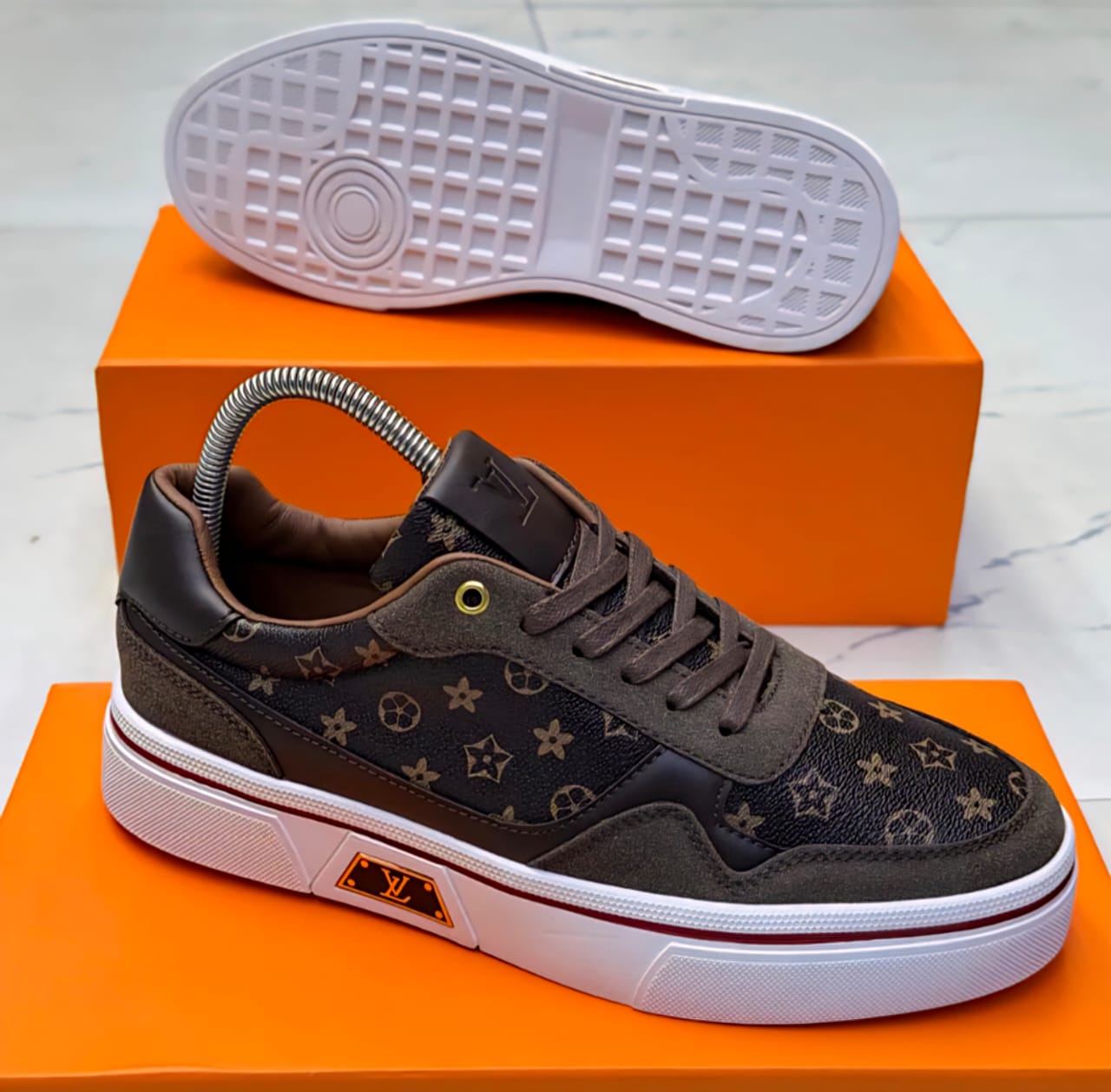 [ THE PERFECT CHOICE 🤩🤩✨ !!! ] 1 Pair Brand New Comfortable Stylish and Fashionable casual😍Officials Louis vuitton  Sneakers