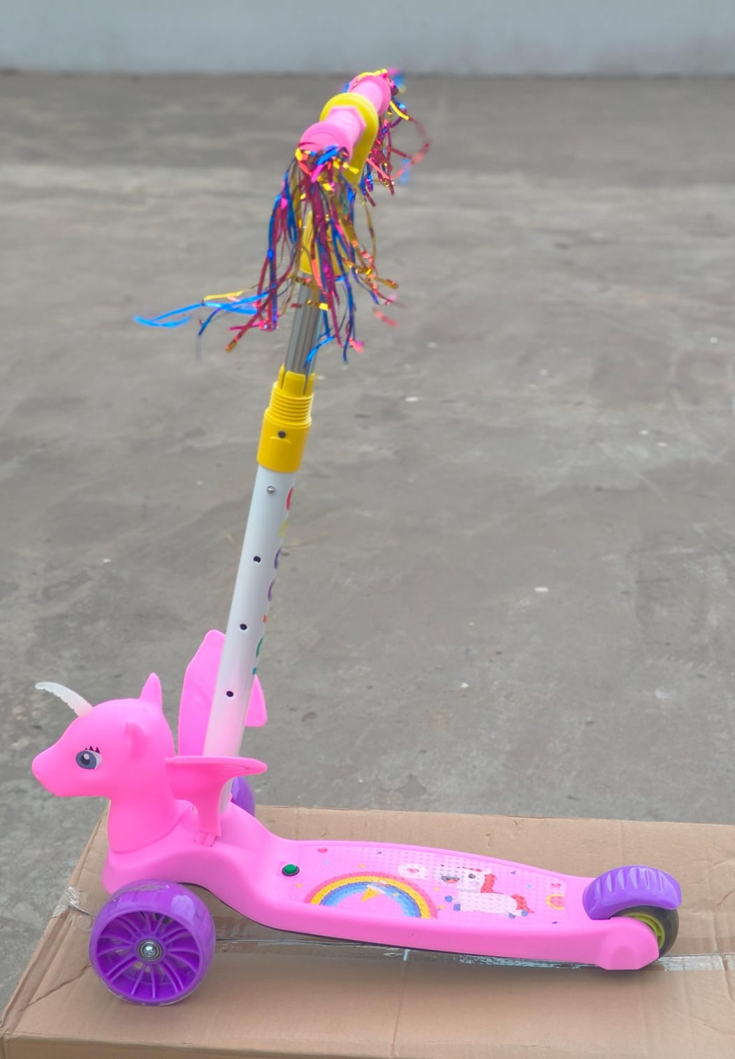 🎉 Fast Moving 🎉 Kids Scooter with Projector Heavy Duty Plastic LED Light Scooter Outdoor Ride Balance Fun Toy for Children