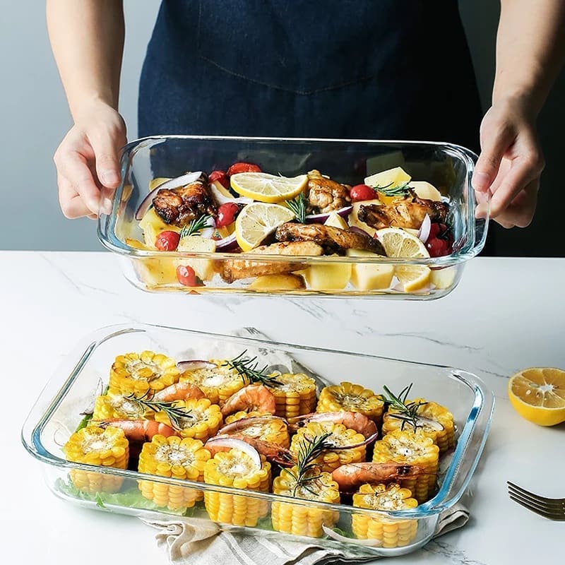 2 PIECE GLASS BROSILLICATE BAKE PAN.Microwave and dishwasher safe.
Dishwasher safe for quick and easy cleaning.
There is no need to start transferring leftovers to a new container
clear glass dish mak