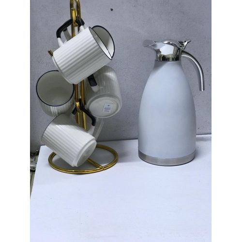 📍New In Combo Set📍✅️SUNDABESTS 7pcs JP breakfast set.It's a beautiful set that comes with a 2 litres JP white thermos and 6pcs set 400ml JP cups.

It's classy and durable.