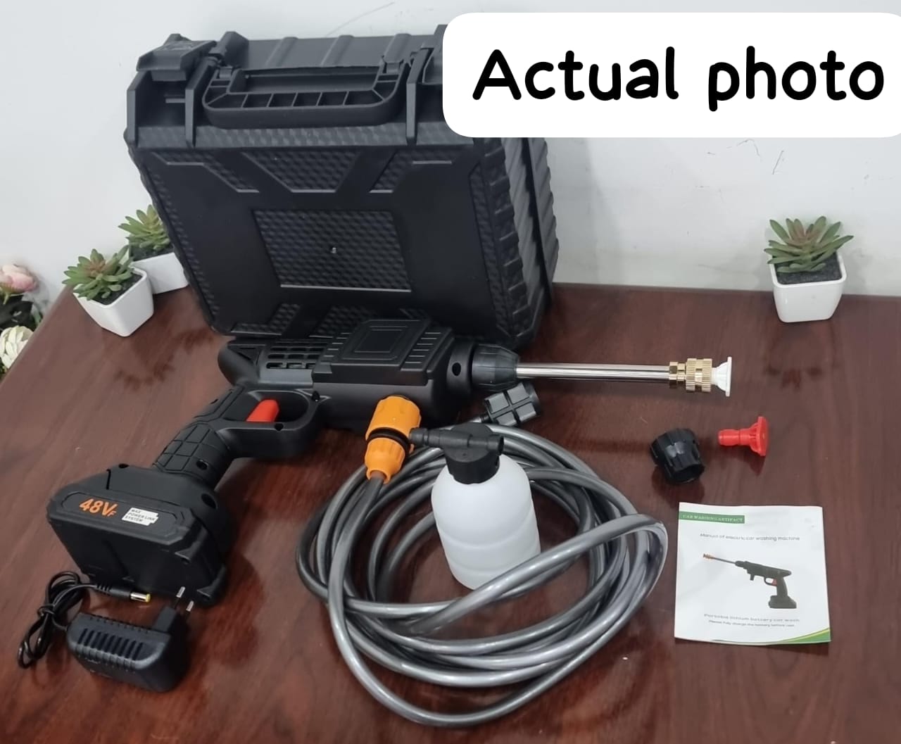 😎📍NEW IN📍Wireless Car Wash Spray Gun Machine With Portable Lithium Battery-green And Black.Lightweight & Portable
cordless power washer cleaner by rotating
easy to assemble, disassemble and carry