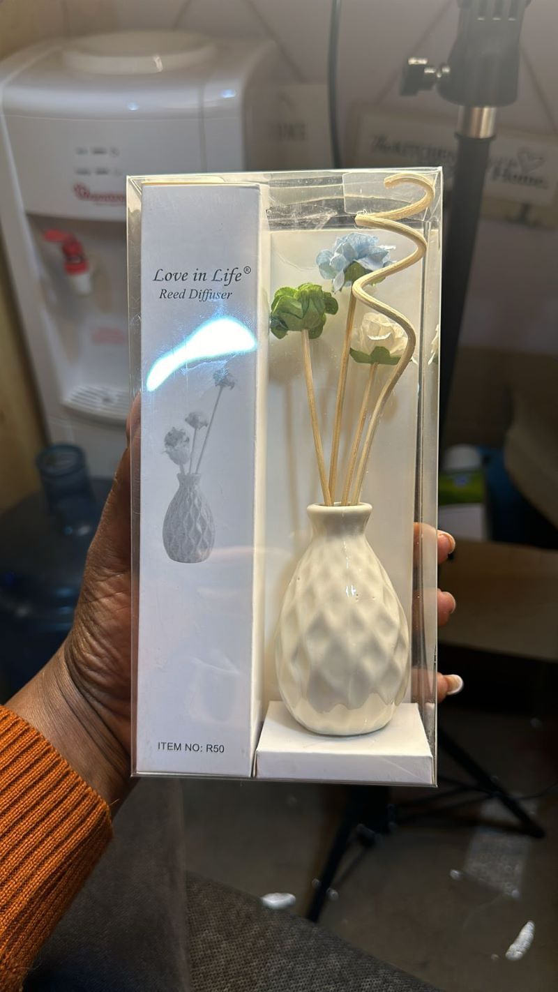 Decorative Flowers & Ceramic Vase Reed Diffuser - 50ml Long Lasting Essential Oil - Ideal for Home, Offices, Toilets, Bathrooms