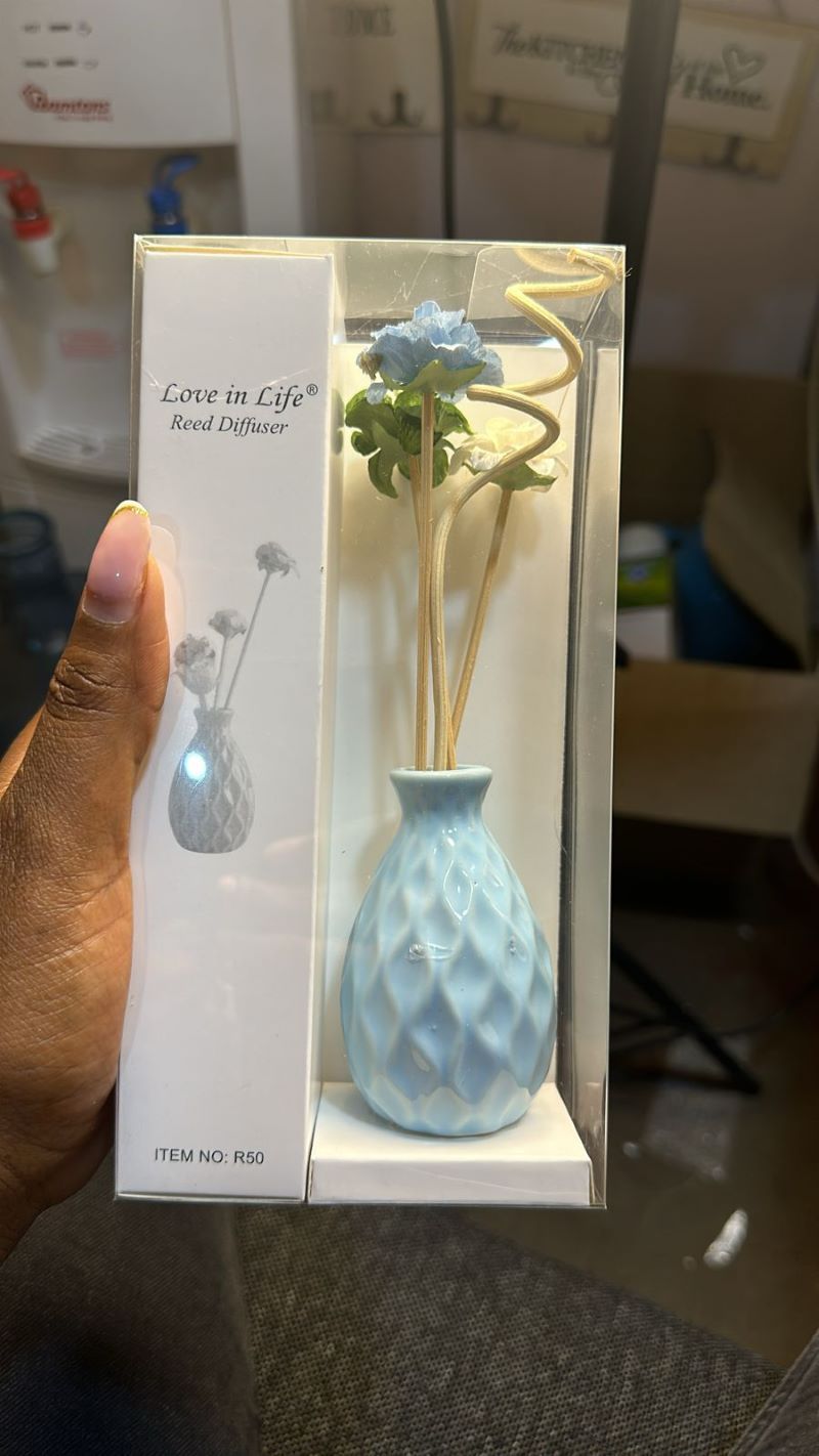 Decorative Flowers & Ceramic Vase Reed Diffuser - 50ml Long Lasting Essential Oil - Ideal for Home, Offices, Toilets, Bathrooms