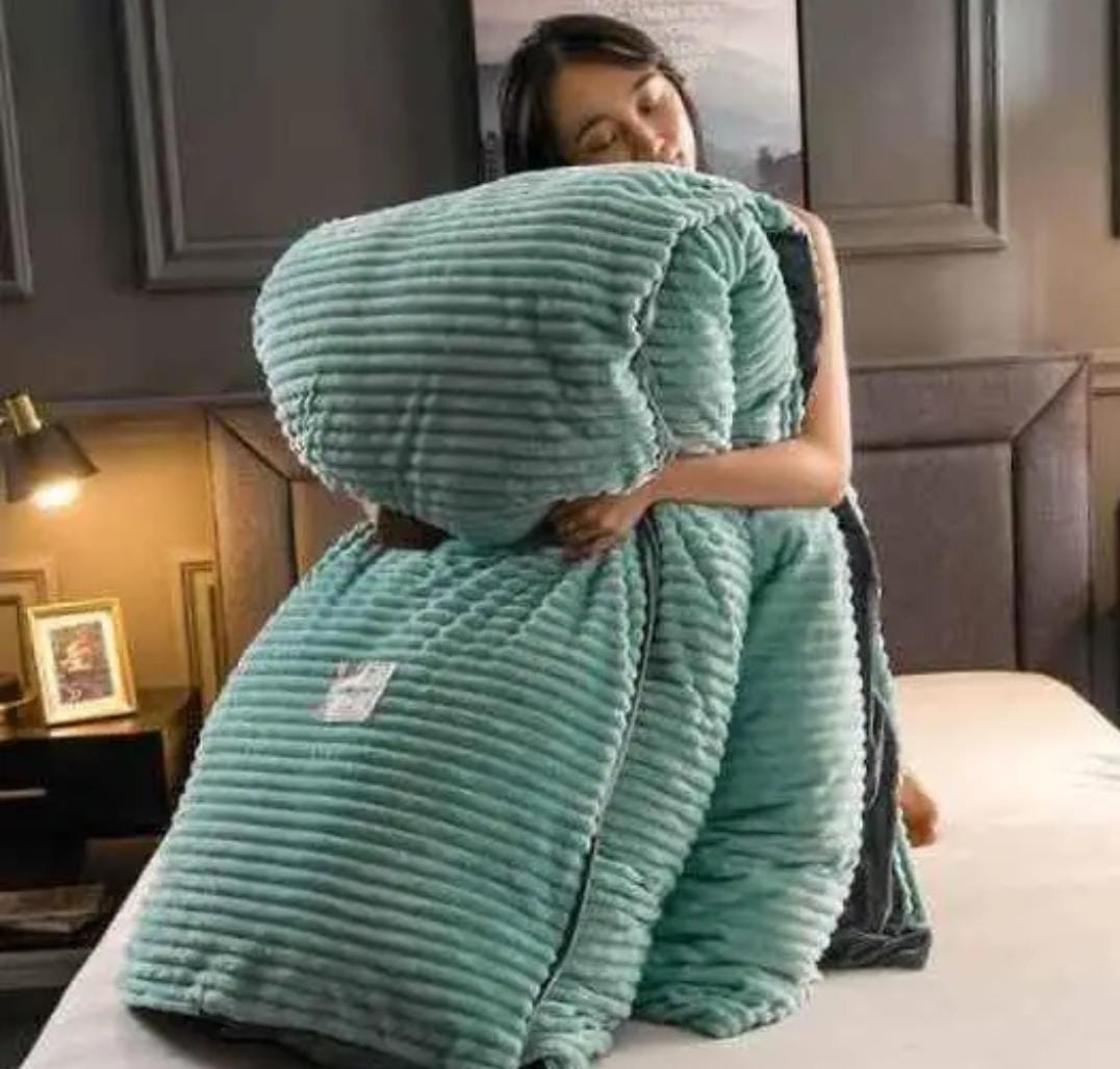 1 Pc Soft Velvet Woolen Duvet Set(1 pc Duvet,1Pc Bedsheet,2 Pcs Pillowcases) Blanket Single Warm Woolen Duvet Luxurious Woolen Heavy Double-sided Winter Thickened Warm Comforter, Many Colours availabl