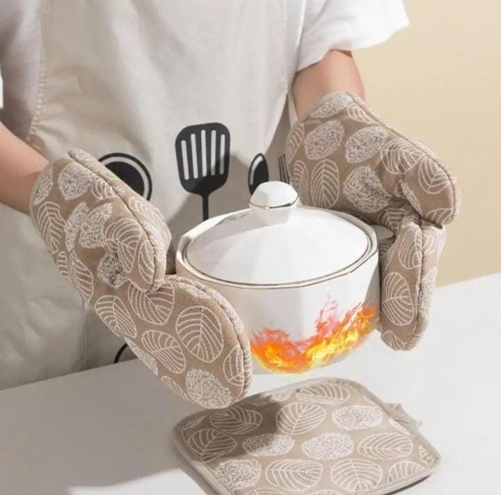 HeatShield Cotton Oven Mitts – Insulated Comfort & Protection for Every Kitchen Task!, Good gift for your baking friends and family