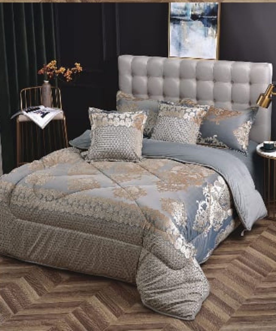 🔅🔅🔅 *Silk duvet* 
✨1 pc duvet
✨1pc bedsheet
✨2 pcs pillow cases
✨2 pcs throw pillow cases 
Size,;6x7