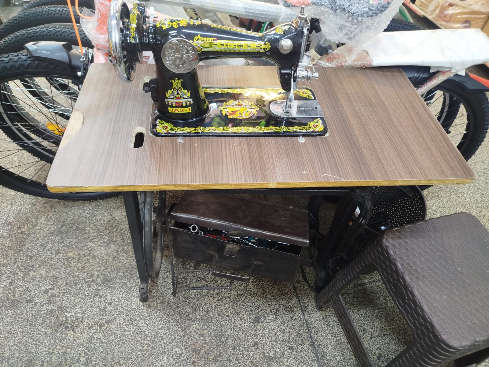 Butterfly JA2-1 Household Sewing Machine (With Table)
The Butterfly JA2-1 sewing machine is a reliable and durable household sewing machine, ideal for home tailoring and everyday sewing needs. Built w