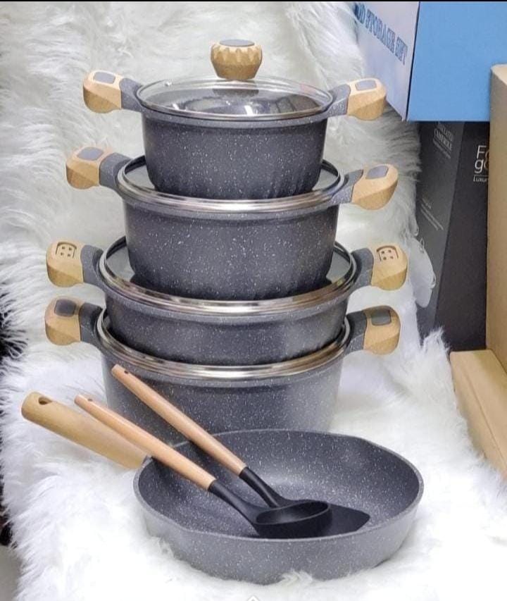 New arrival! Elegant! UCClife Heavy duty cookware 11pcs with bamboo handle set - 28cm, 24cm, 20cm casserole, 28cm shallow casserole, 28cm fry Pan, 2pcs silicone serving spoon