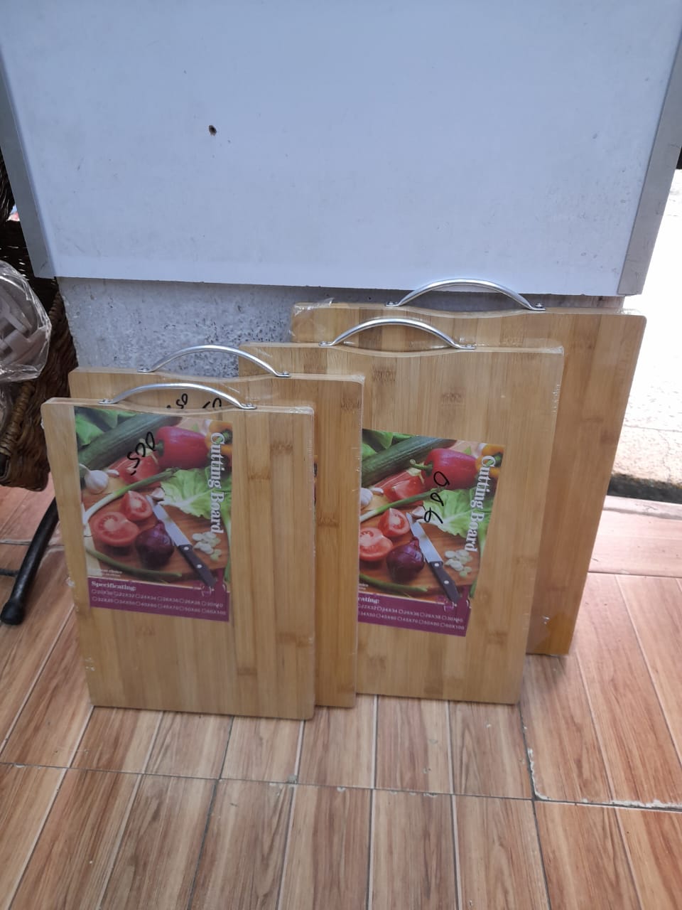 Heavy Duty Bamboo Cutting Board with Handle for Food Prep, Meat, and Vegetables. Bamboo wood chopping board perfect for slicing meats, fruits and vegetables.