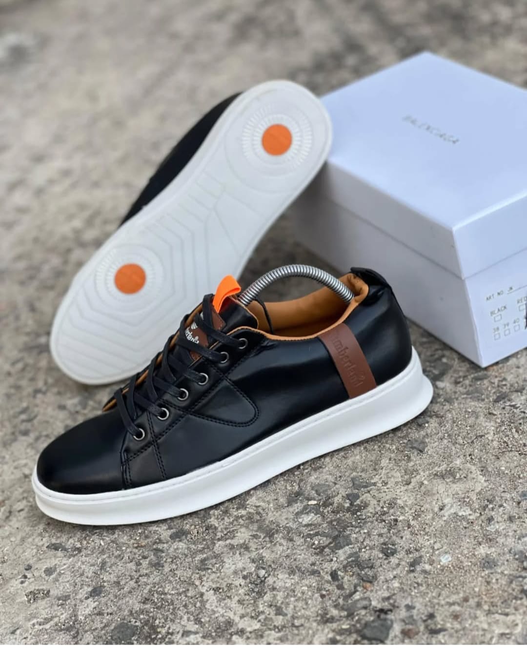 Timberland Casuals Classic Mens and women's Lace up Sneakers Unisex Comfortable Shoes Low Cut Girls and Boys Generic  Sports Shoes