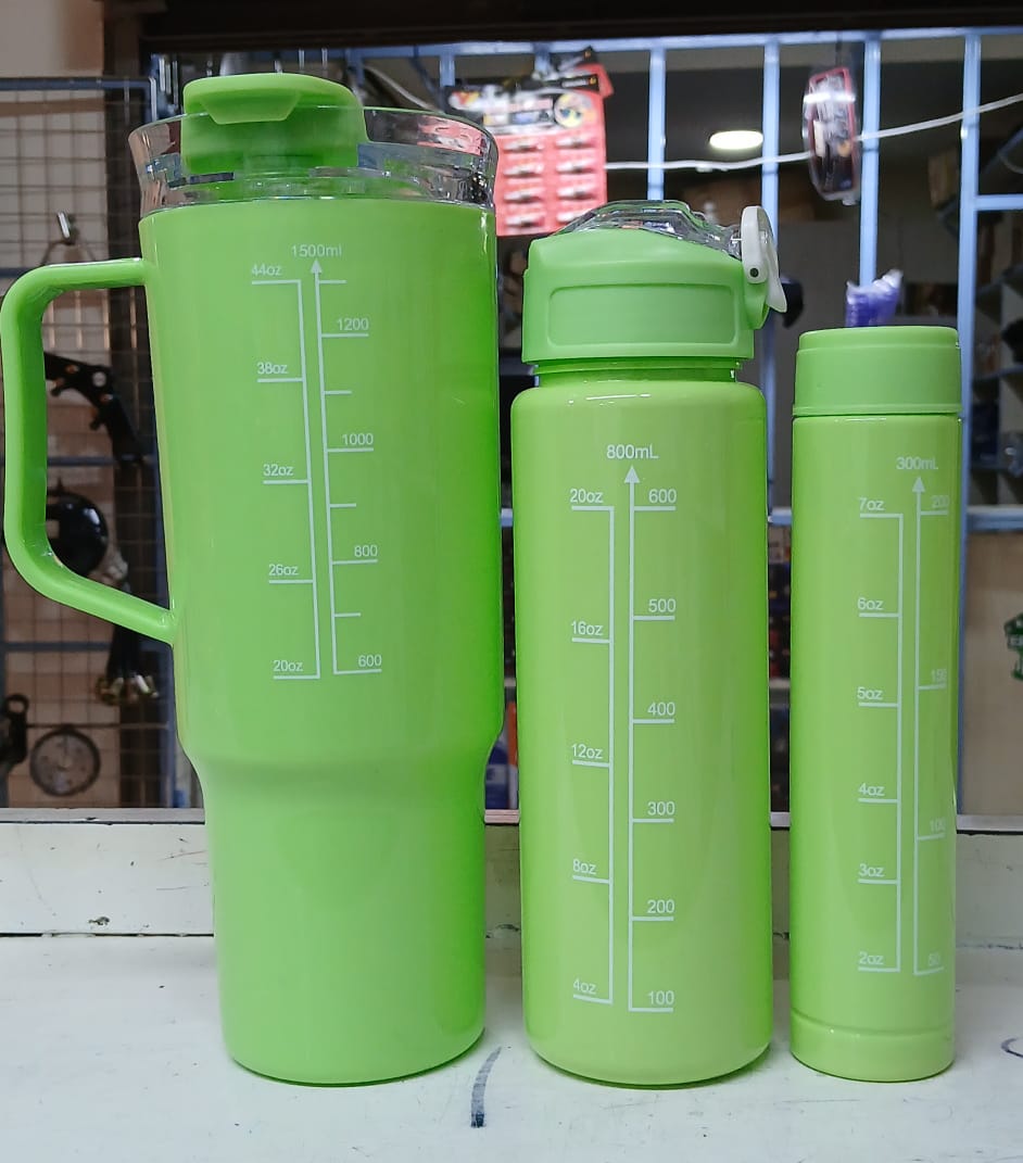 three water bottles. They are a "motivational water bottle set" with time markers to help track daily water intake. 
The set includes three bottles of different sizes: 2000ml, 800ml, and 300ml. 
The b