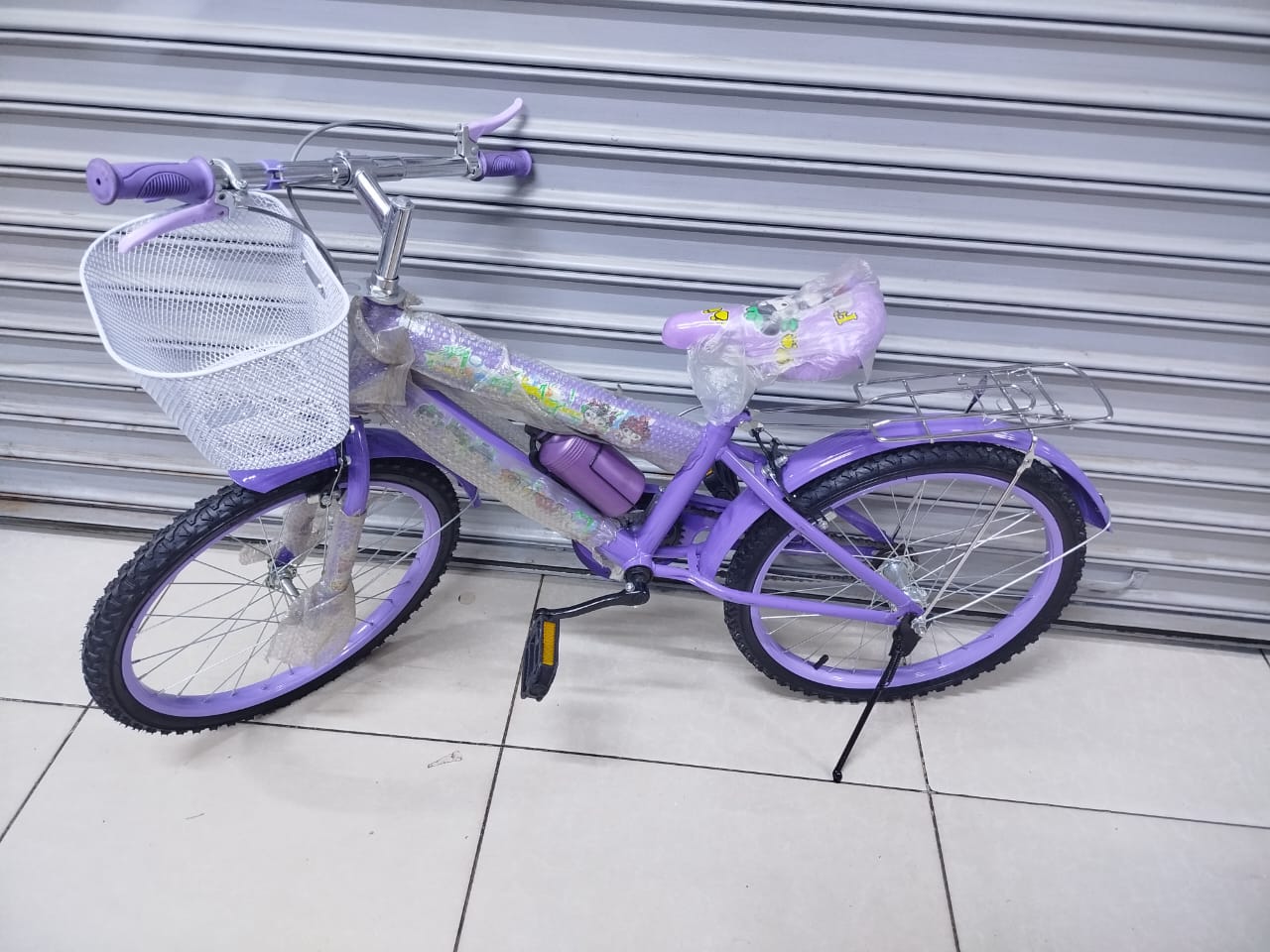 Nice Phoenix Size 20 – Fun, Stylish & Ready to Ride!
Let your child explore the world with confidence on the Nice Phoenix Size 20 Bicycle — designed for kids aged 6–9 years (approx. height 115–135 cm)