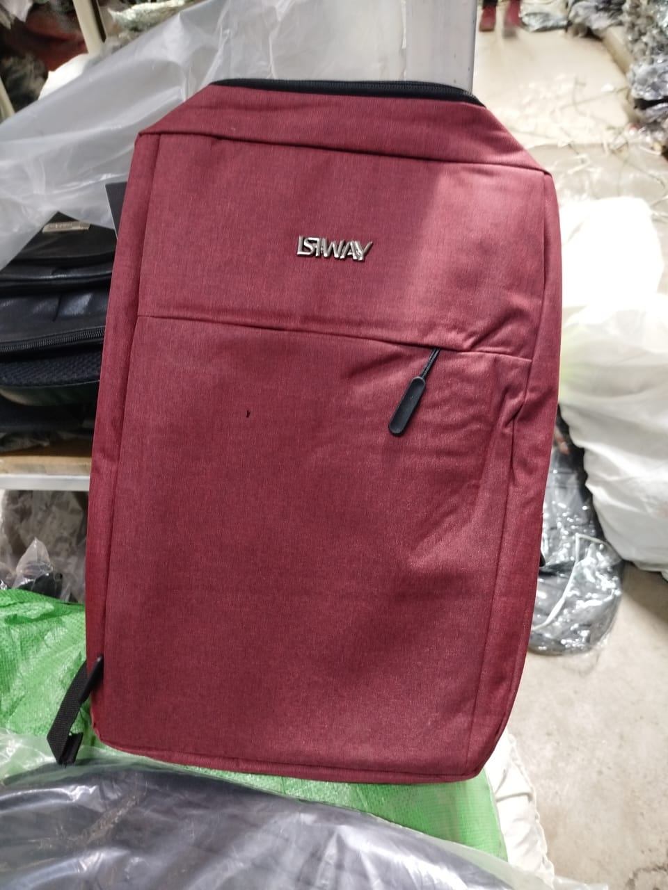 Large Laptop Bag – Stylish, Spacious & Secure
Carry your laptop and essentials in style with this Large Laptop Bag, designed for professionals, students, and travelers who need practicality without co