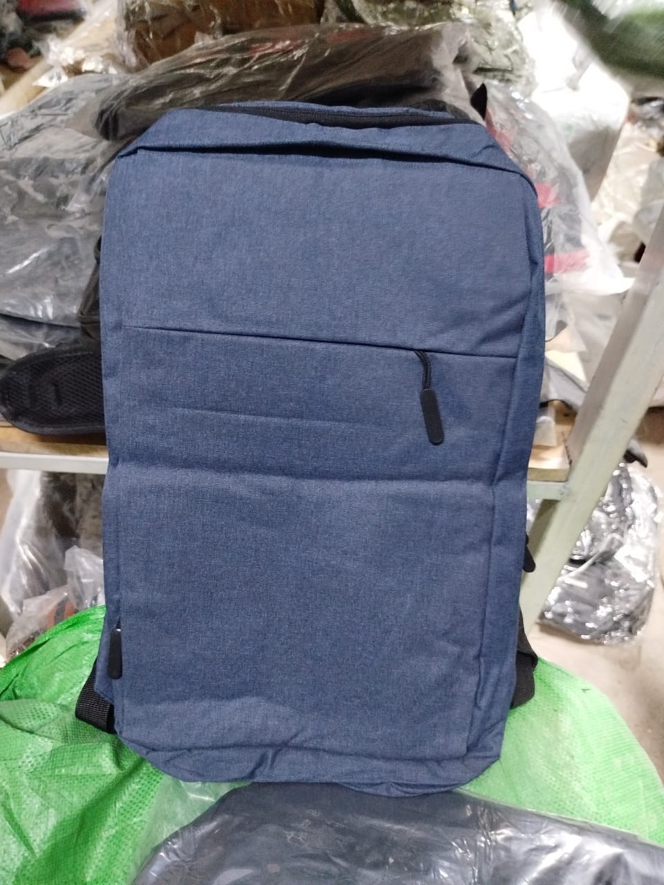 Large Laptop Bag – Stylish, Spacious & Secure
Carry your laptop and essentials in style with this Large Laptop Bag, designed for professionals, students, and travelers who need practicality without co