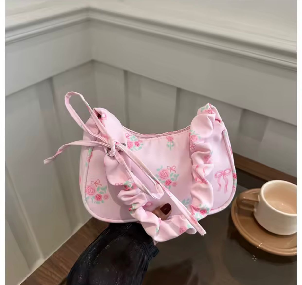 Summer/Sunny Handbags — Bright Style Meets Everyday Function! 👜
Step into sunshine season with handbags that shine as bright as your vibe! Perfectly designed for warm days, beach outings, midday shop