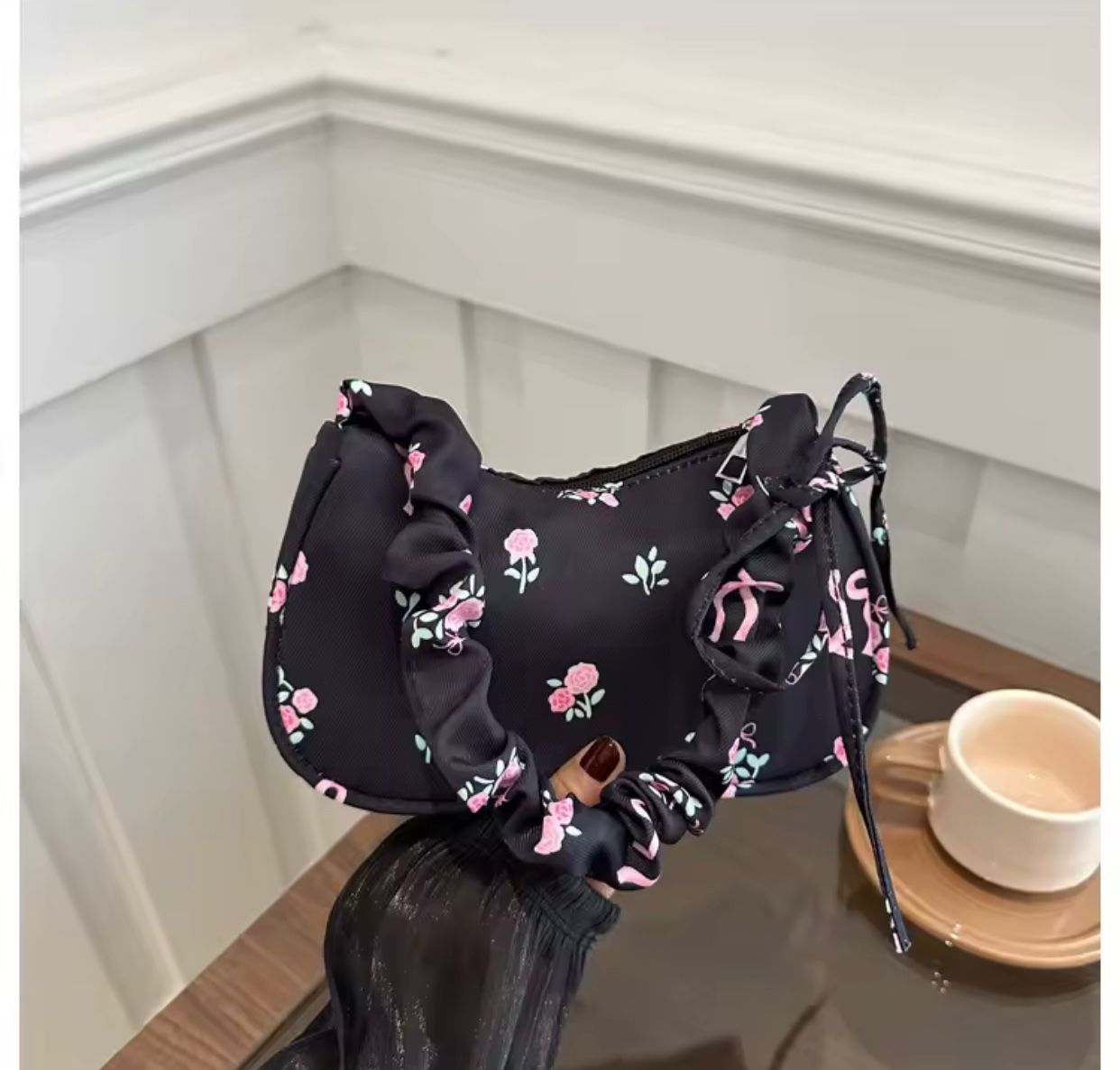 Summer/Sunny Handbags — Bright Style Meets Everyday Function! 👜
Step into sunshine season with handbags that shine as bright as your vibe! Perfectly designed for warm days, beach outings, midday shop