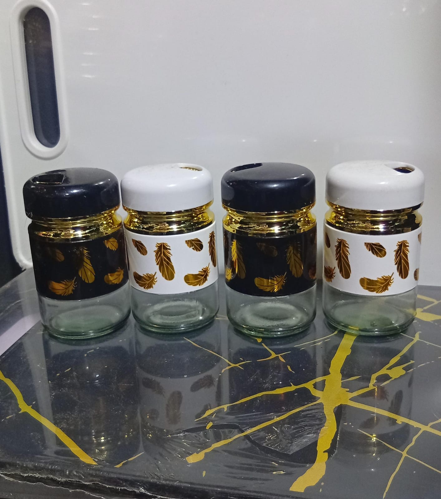 Flowered salt shaker 

  Now available 

Ideal and perfect for both home and commercial purposes