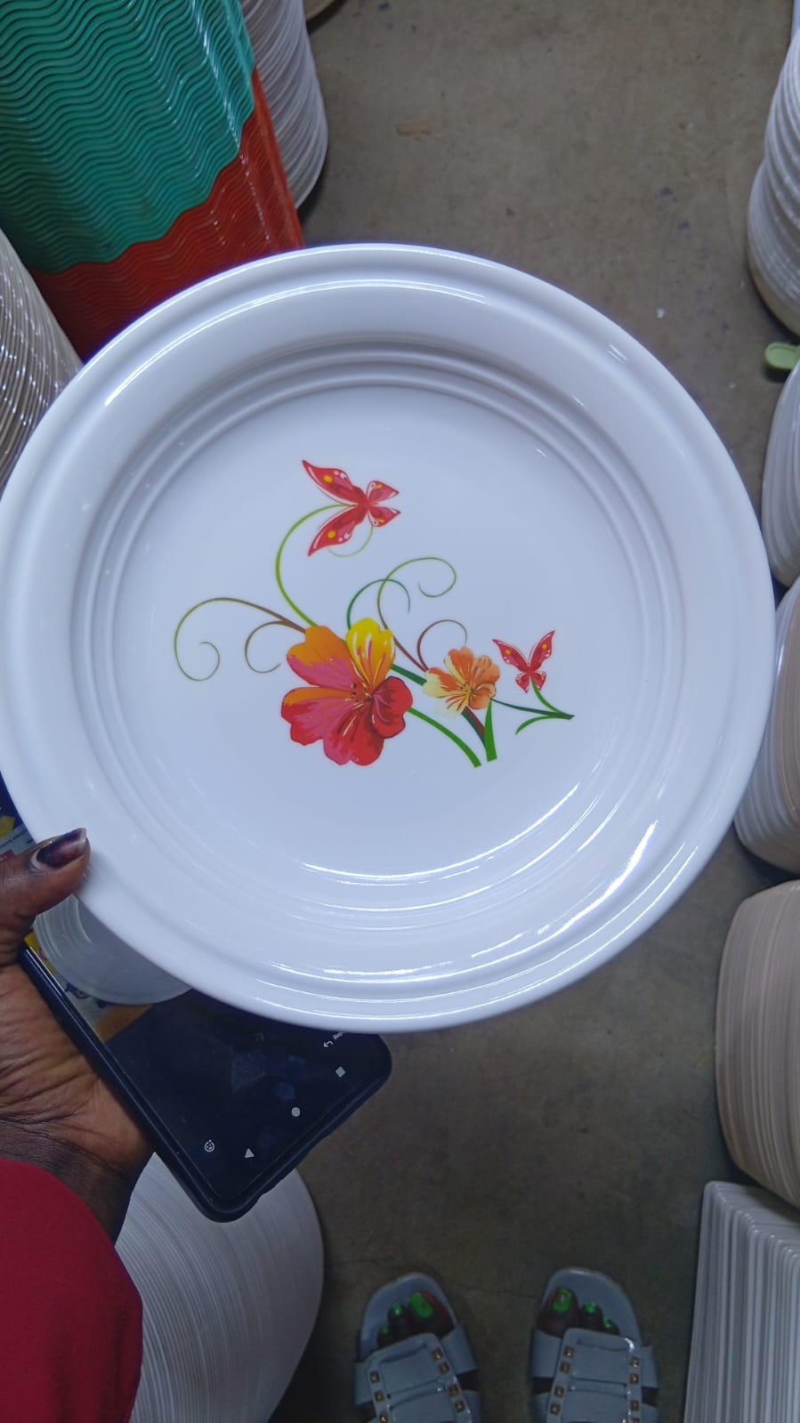 Diva 10' mela plate

SetThe modern kitchen needs the right kitchen utensils and appliances to create an inviting atmosphere. We brings you this perfect dinner plate