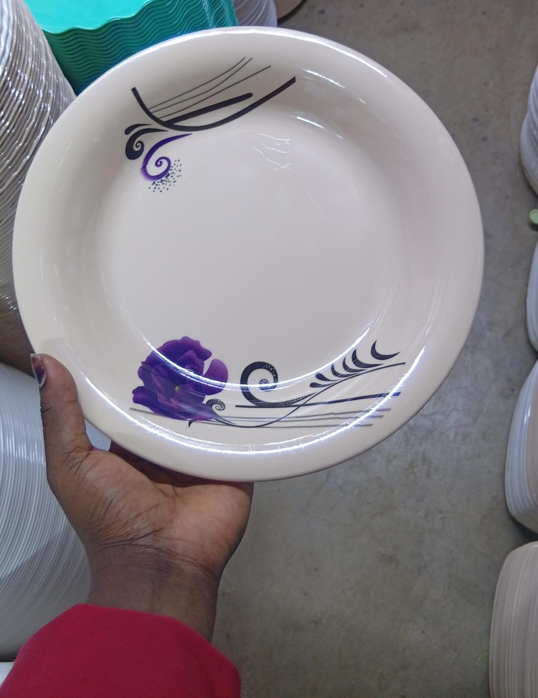 Diva 10' mela plate

SetThe modern kitchen needs the right kitchen utensils and appliances to create an inviting atmosphere. We brings you this perfect dinner plate