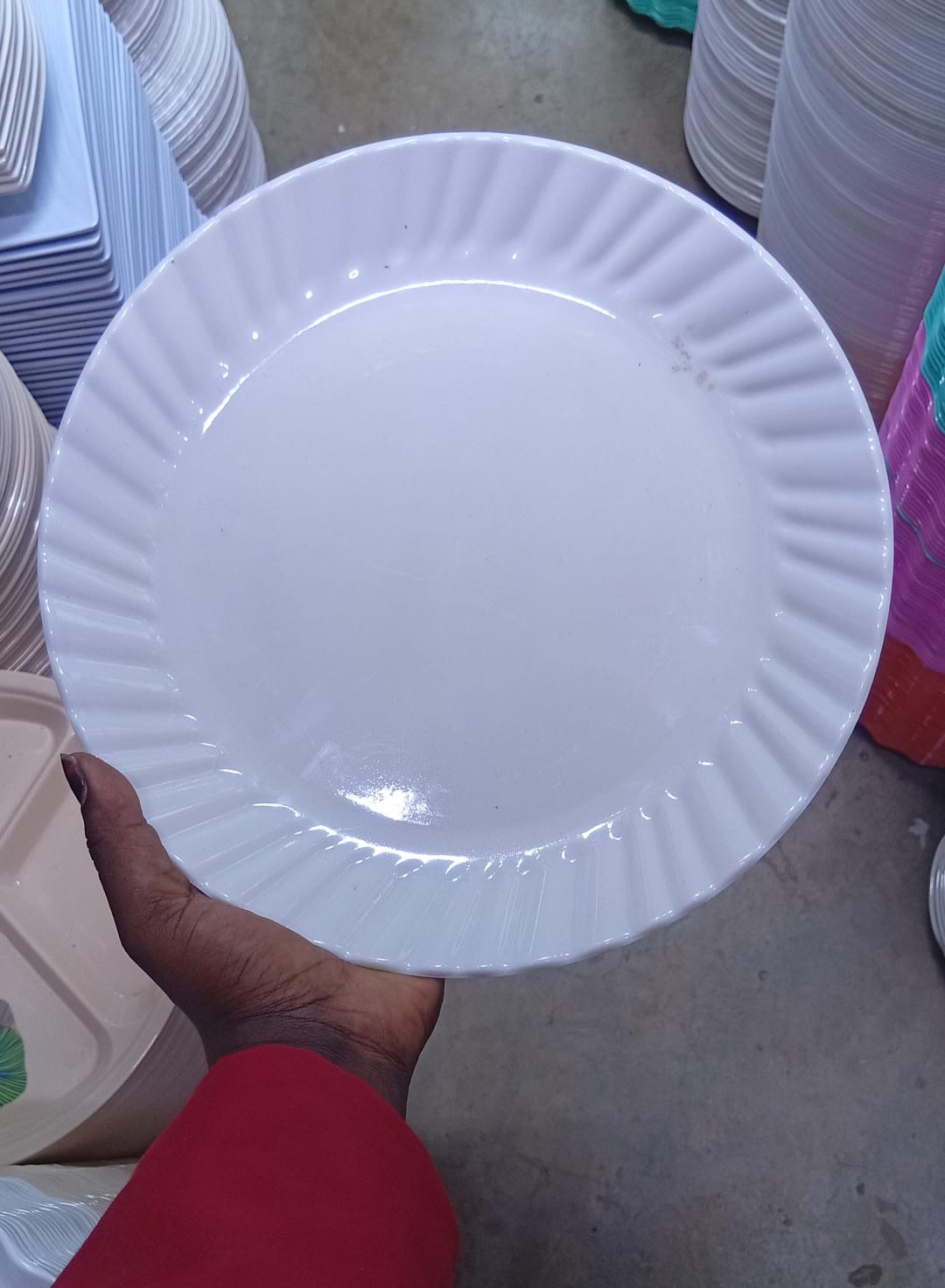Diya square plates 🍽️ 

 The modern kitchen needs the right kitchen utensils and appliances to create an inviting atmosphere. We brings you this perfect dinner plate with a premium quality for your d