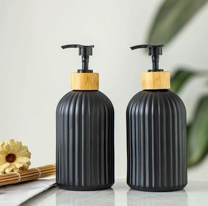 500ml Non breakable Soap Dispenser . Made of eco-friendly TPR plastic which is lightweight and great to use. It's easy to refill and clean and it preserves your soap as bought