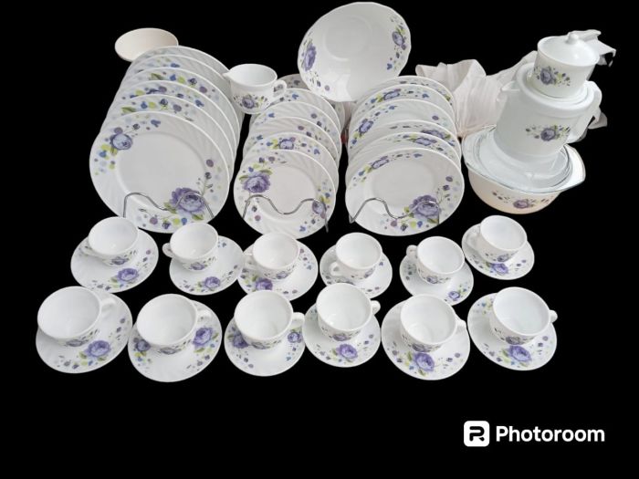 Ceramic Dinner Set 58 Pcs;Simple and elegant with a high gloss finish, this 58 piece dinner set would look stunning and is the perfect choice to complement your dining room.